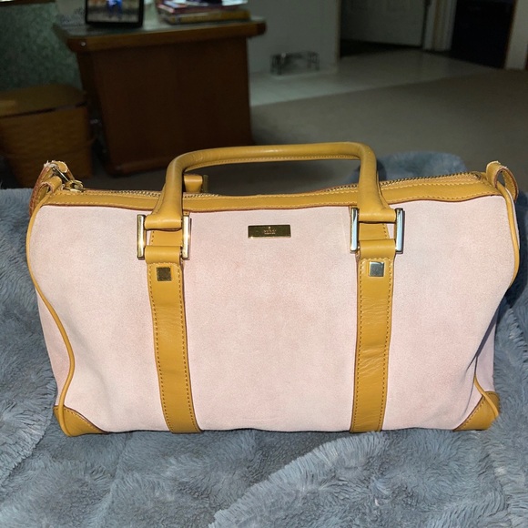 Gucci Handbags - 🎁❄️☃️💯Auth Gucci Bag